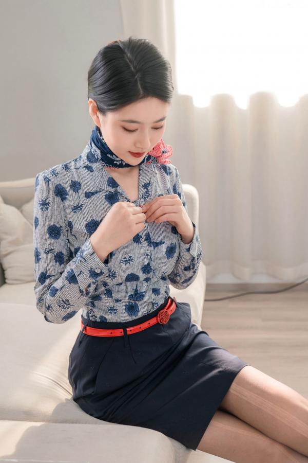 年年Nnian 年年  年年Nnian-空姐2：制服诱惑与黑丝私房美图，职场丽人的绝美视觉盛宴第13张图片