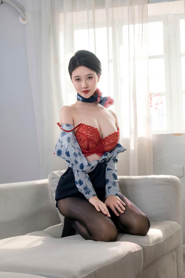年年Nnian 年年  年年Nnian-空姐2：制服诱惑与黑丝私房美图，职场丽人的绝美视觉盛宴第26张图片