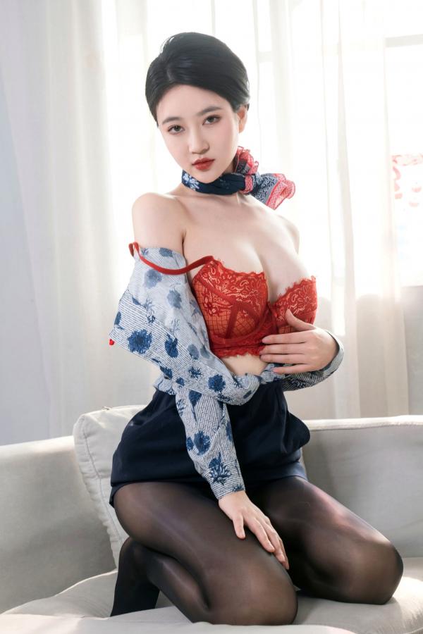 年年Nnian 年年  年年Nnian-空姐2：制服诱惑与黑丝私房美图，职场丽人的绝美视觉盛宴第28张图片