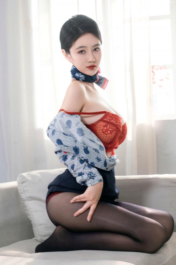 年年Nnian 年年  年年Nnian-空姐2：制服诱惑与黑丝私房美图，职场丽人的绝美视觉盛宴第29张图片