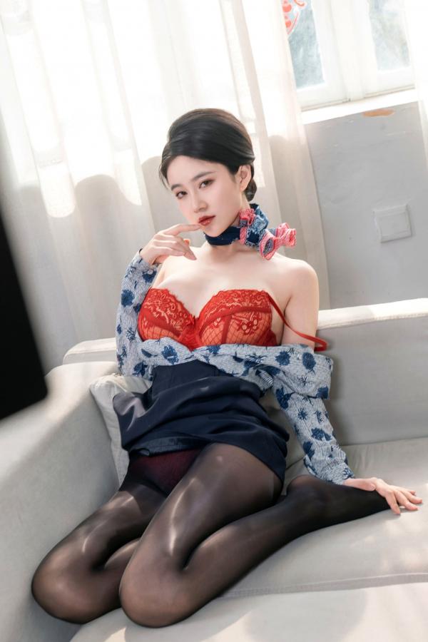 年年Nnian 年年  年年Nnian-空姐2：制服诱惑与黑丝私房美图，职场丽人的绝美视觉盛宴第38张图片
