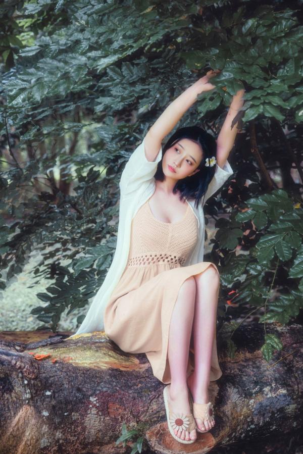 年年Nnian 年年  年年Nnian-白露主题私房照，窗边慵懒居家风，清新气质少女写真大片第4张图片