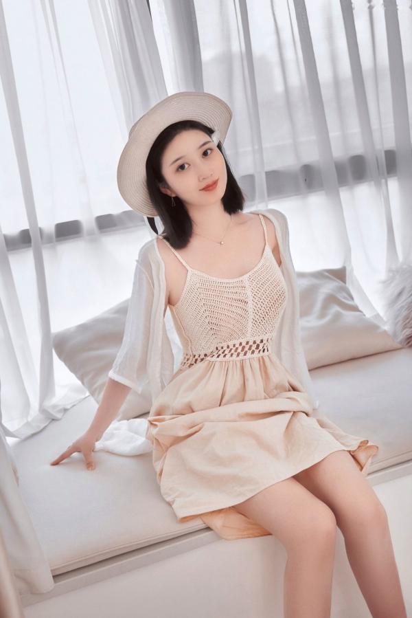 年年Nnian 年年  年年Nnian-白露主题私房照，窗边慵懒居家风，清新气质少女写真大片第13张图片