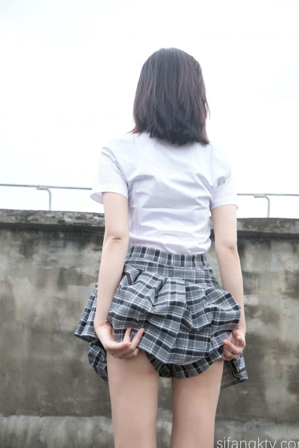 年年Nnian 年年  年年Nnian-天台JK私房写真，青春校服美少女演绎，白嫩肌肤与诱人身姿，展现清纯与性感的极致碰撞第77张图片