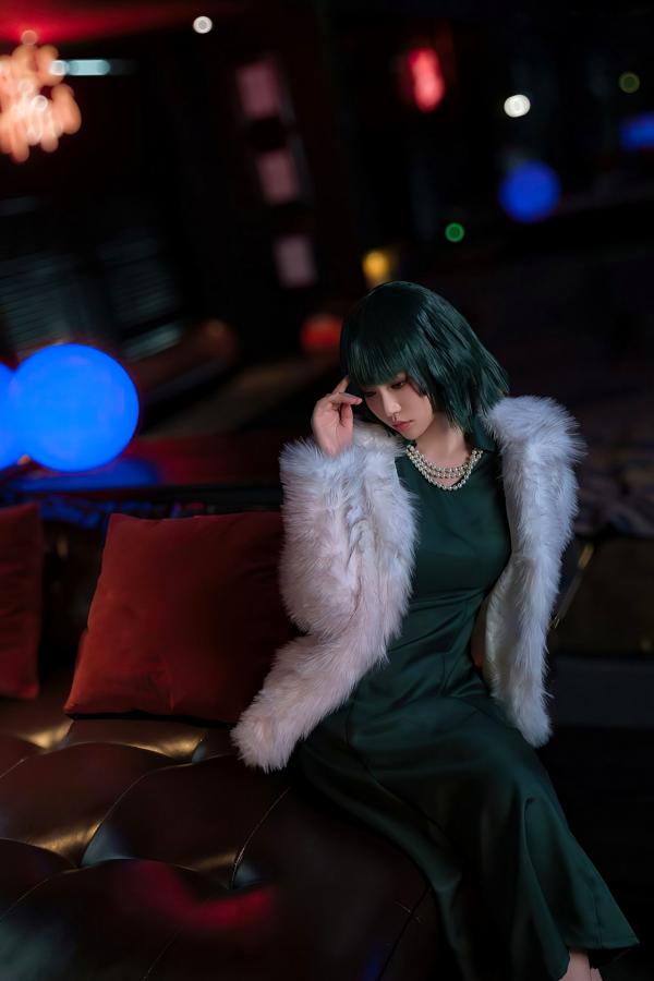 年年Nnian 年年  年年-地狱吹雪角色扮演：墨绿色晚礼服私房写真，冷艳御姐极致性感诱惑，唯美大尺度视觉盛宴第33张图片