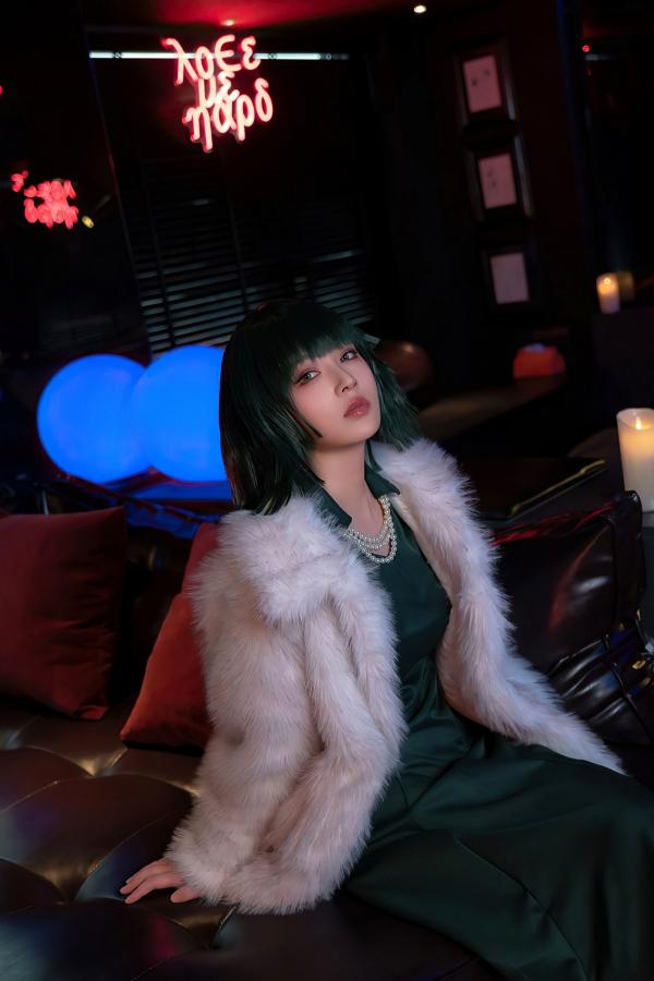 年年Nnian 年年  年年-地狱吹雪角色扮演：墨绿色晚礼服私房写真，冷艳御姐极致性感诱惑，唯美大尺度视觉盛宴第34张图片