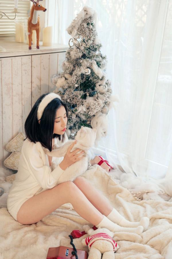 年年Nnian 年年  年年-More-Than-Every-Year：圣诞主题居家唯美私房，极致纯欲风白嫩尤物诱惑写真第1张图片