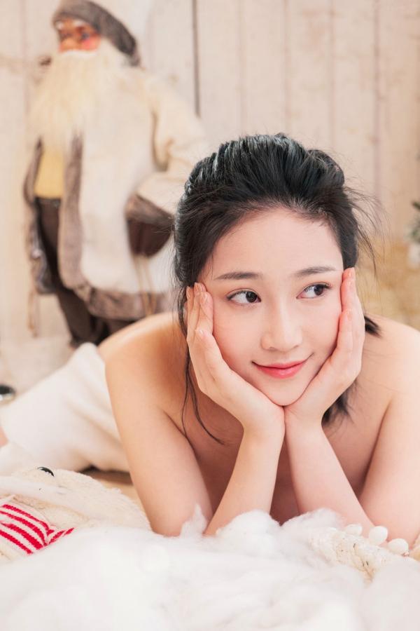 年年Nnian 年年  年年-More-Than-Every-Year：圣诞主题居家唯美私房，极致纯欲风白嫩尤物诱惑写真第31张图片