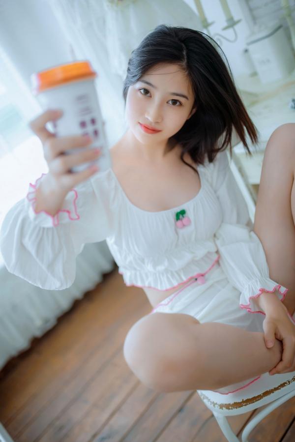 年年Nnian 年年  年年-爱吃棒棒糖的少女第1张图片