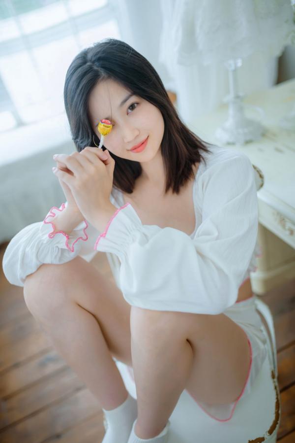 年年Nnian 年年  年年-爱吃棒棒糖的少女第2张图片