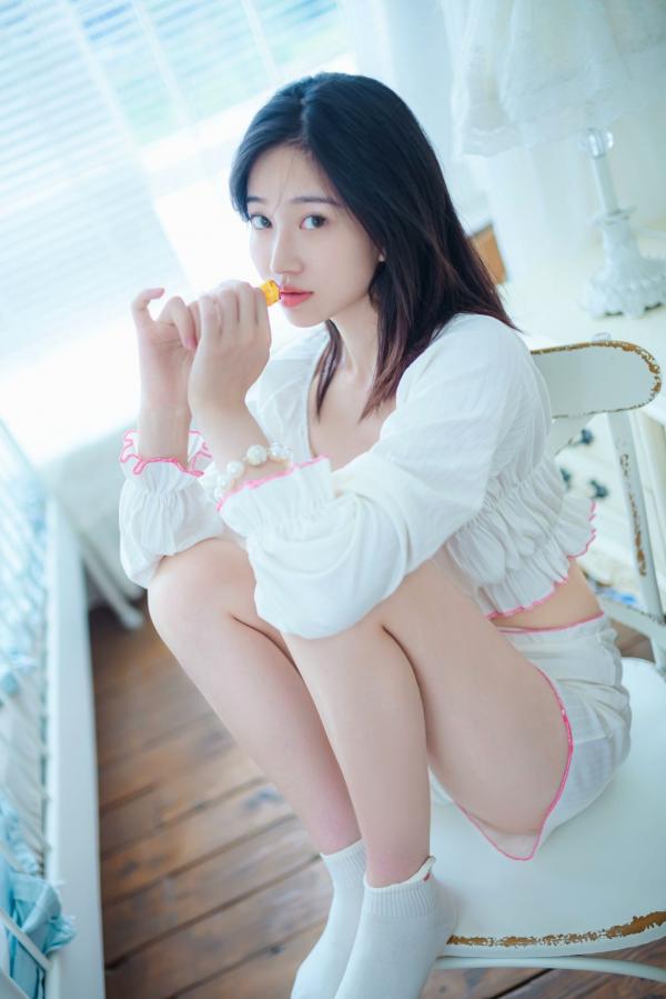 年年Nnian 年年  年年-爱吃棒棒糖的少女第3张图片