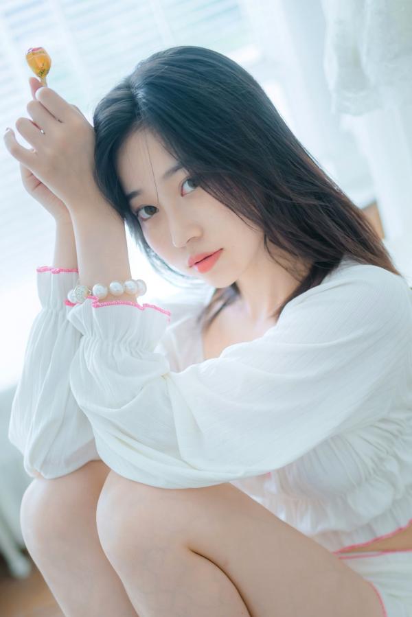 年年Nnian 年年  年年-爱吃棒棒糖的少女第4张图片