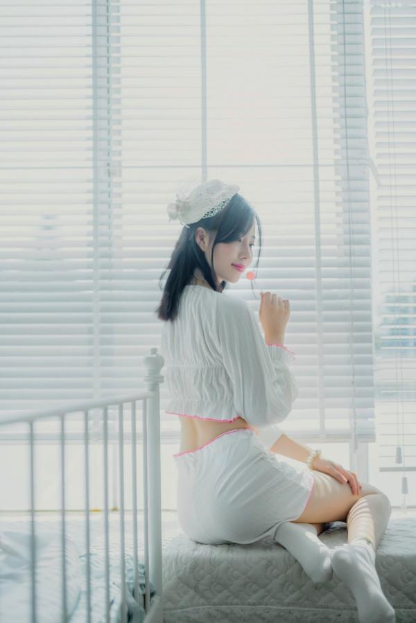 年年Nnian 年年  年年-爱吃棒棒糖的少女第11张图片