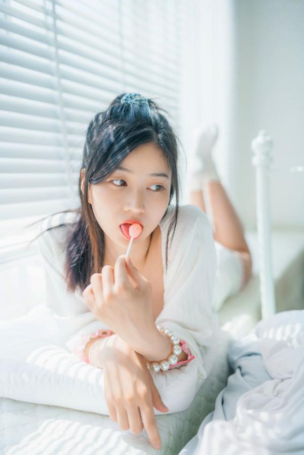 年年Nnian 年年  年年-爱吃棒棒糖的少女第14张图片