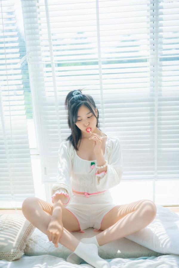 年年Nnian 年年  年年-爱吃棒棒糖的少女第15张图片