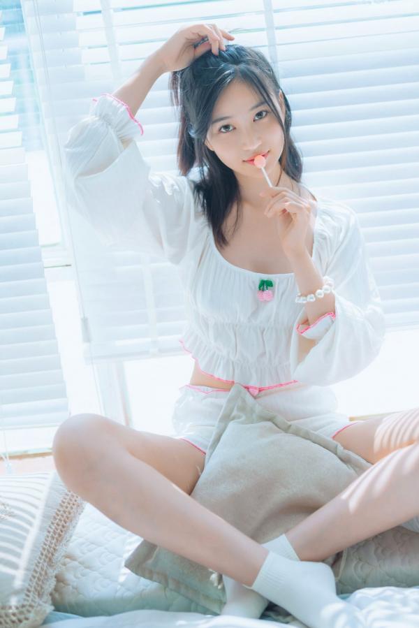 年年Nnian 年年  年年-爱吃棒棒糖的少女第16张图片