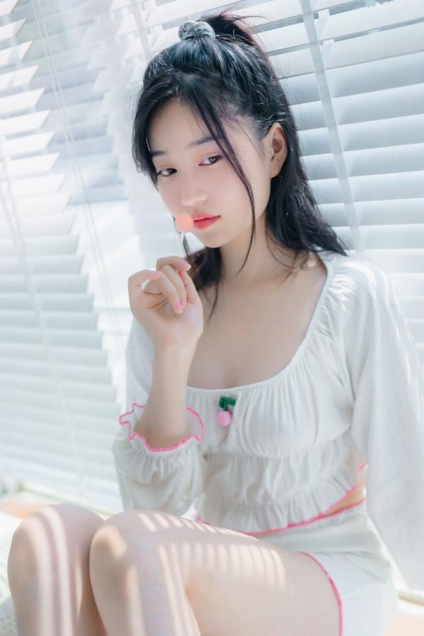 年年Nnian 年年  年年-爱吃棒棒糖的少女第20张图片
