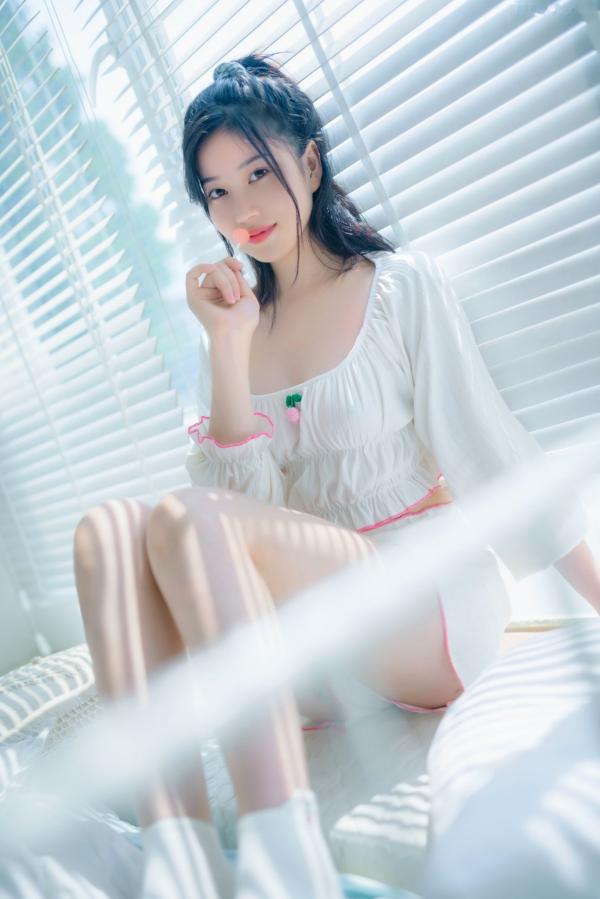年年Nnian 年年  年年-爱吃棒棒糖的少女第21张图片