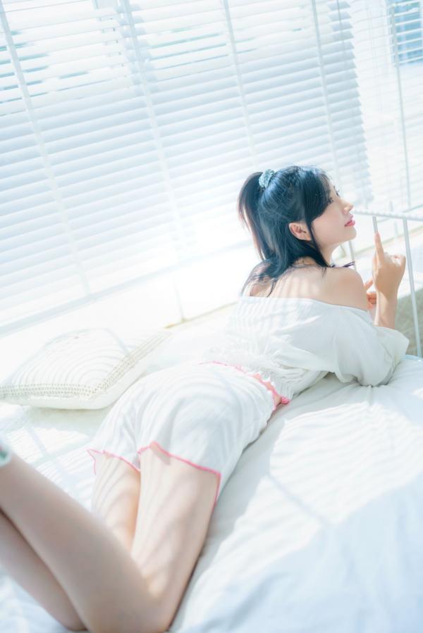 年年Nnian 年年  年年-爱吃棒棒糖的少女第29张图片