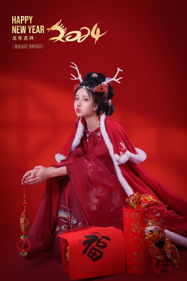 年年Nnian 年年  年年-新年快乐-2024龙年新春大尺度私房照-古风红色性感女神第8张图片