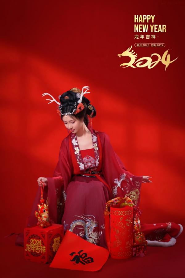 年年Nnian 年年  年年-新年快乐-2024龙年新春大尺度私房照-古风红色性感女神第9张图片