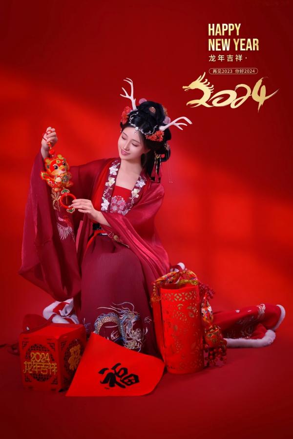 年年Nnian 年年  年年-新年快乐-2024龙年新春大尺度私房照-古风红色性感女神第11张图片