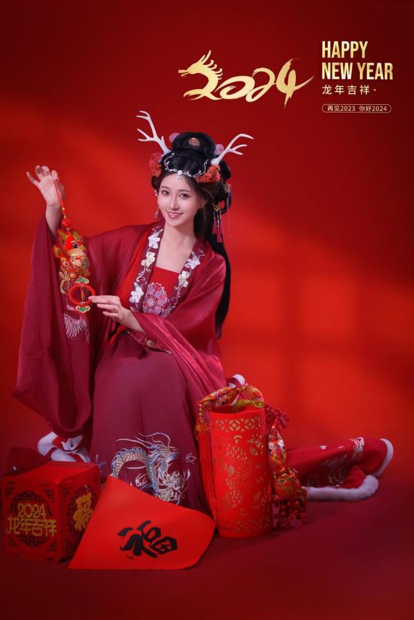 年年Nnian 年年  年年-新年快乐-2024龙年新春大尺度私房照-古风红色性感女神第12张图片