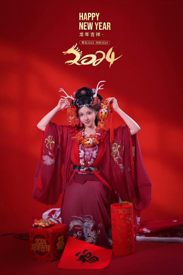 年年Nnian 年年  年年-新年快乐-2024龙年新春大尺度私房照-古风红色性感女神第15张图片