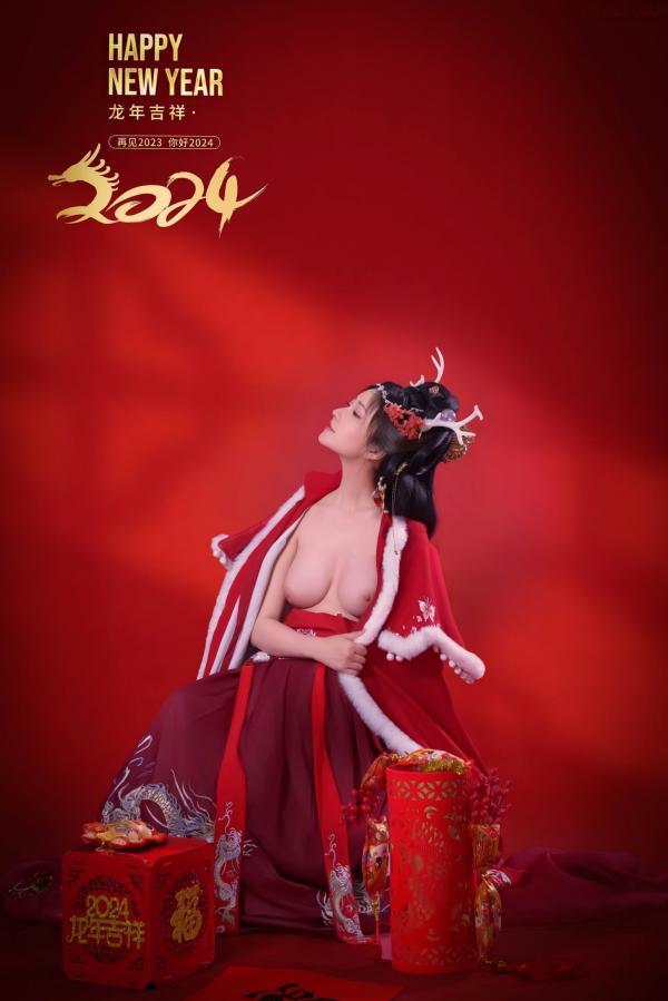 年年Nnian 年年  年年-新年快乐-2024龙年新春大尺度私房照-古风红色性感女神第30张图片