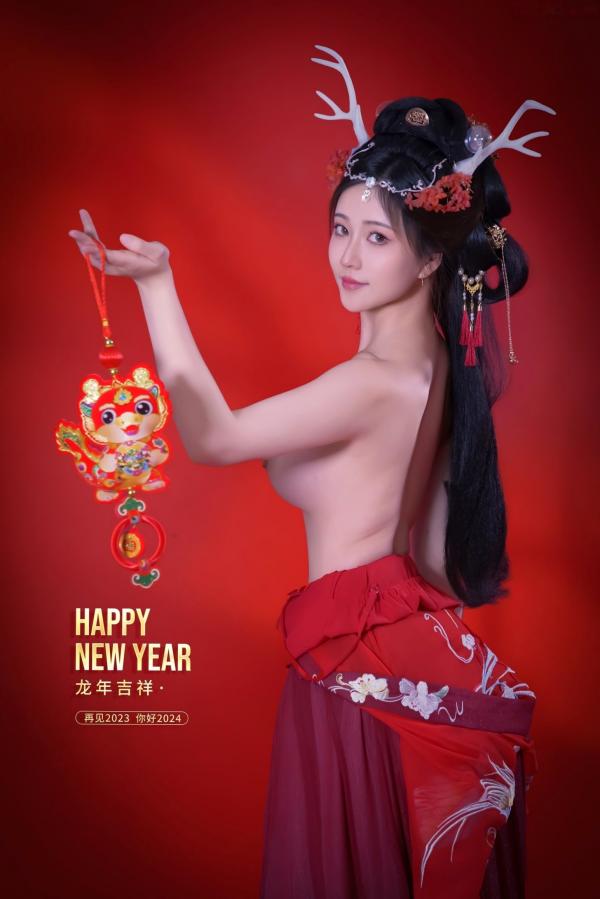 年年Nnian 年年  年年-新年快乐-2024龙年新春大尺度私房照-古风红色性感女神第36张图片