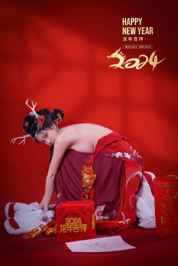 年年Nnian 年年  年年-新年快乐-2024龙年新春大尺度私房照-古风红色性感女神第37张图片