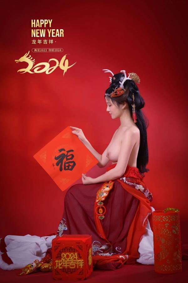 年年Nnian 年年  年年-新年快乐-2024龙年新春大尺度私房照-古风红色性感女神第38张图片