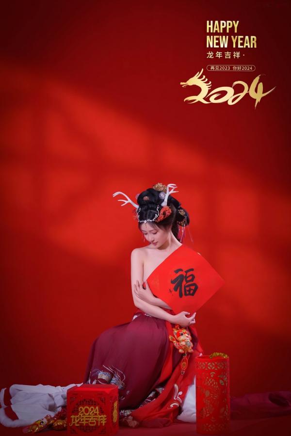 年年Nnian 年年  年年-新年快乐-2024龙年新春大尺度私房照-古风红色性感女神第42张图片