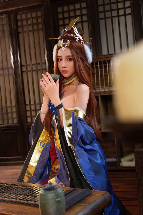年年Nnian 年年  年年-蔡文姬古风Cosplay私房大尺度写真，古典雅室背景下的极致诱惑展现第9张图片