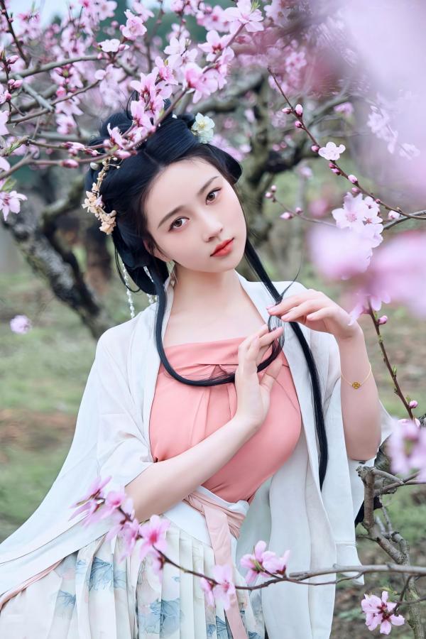 年年Nnian 年年  年年-三月榕：唯美古风汉服繁花写真，灵动出尘的气质女神，清新脱俗的私房大作第3张图片