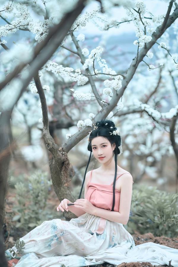 年年Nnian 年年  年年-三月榕：唯美古风汉服繁花写真，灵动出尘的气质女神，清新脱俗的私房大作第7张图片