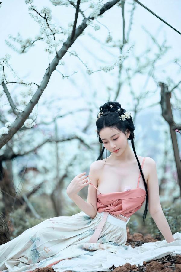 年年Nnian 年年  年年-三月榕：唯美古风汉服繁花写真，灵动出尘的气质女神，清新脱俗的私房大作第8张图片
