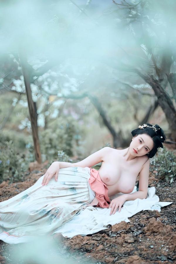 年年Nnian 年年  年年-三月榕：唯美古风汉服繁花写真，灵动出尘的气质女神，清新脱俗的私房大作第9张图片