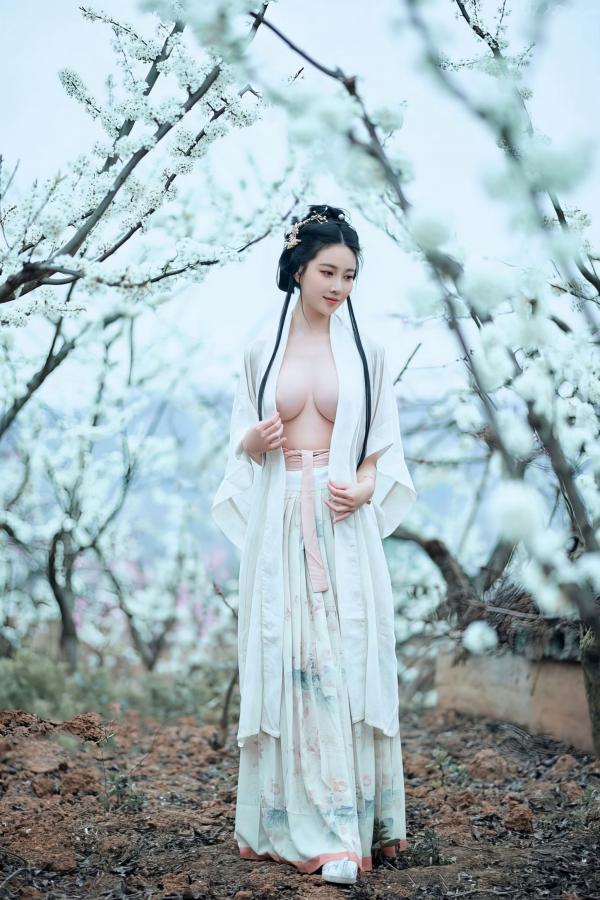 年年Nnian 年年  年年-三月榕：唯美古风汉服繁花写真，灵动出尘的气质女神，清新脱俗的私房大作第13张图片
