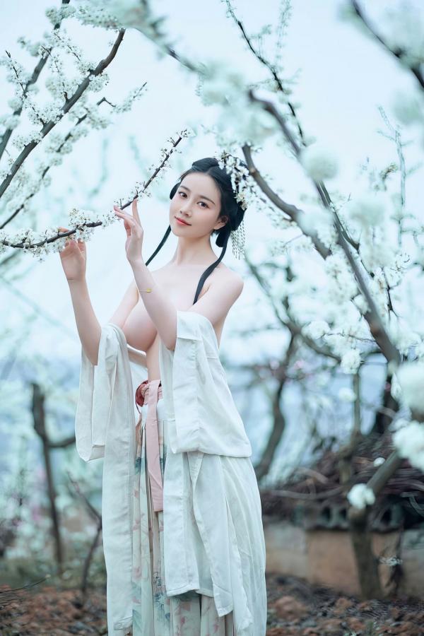 年年Nnian 年年  年年-三月榕：唯美古风汉服繁花写真，灵动出尘的气质女神，清新脱俗的私房大作第15张图片