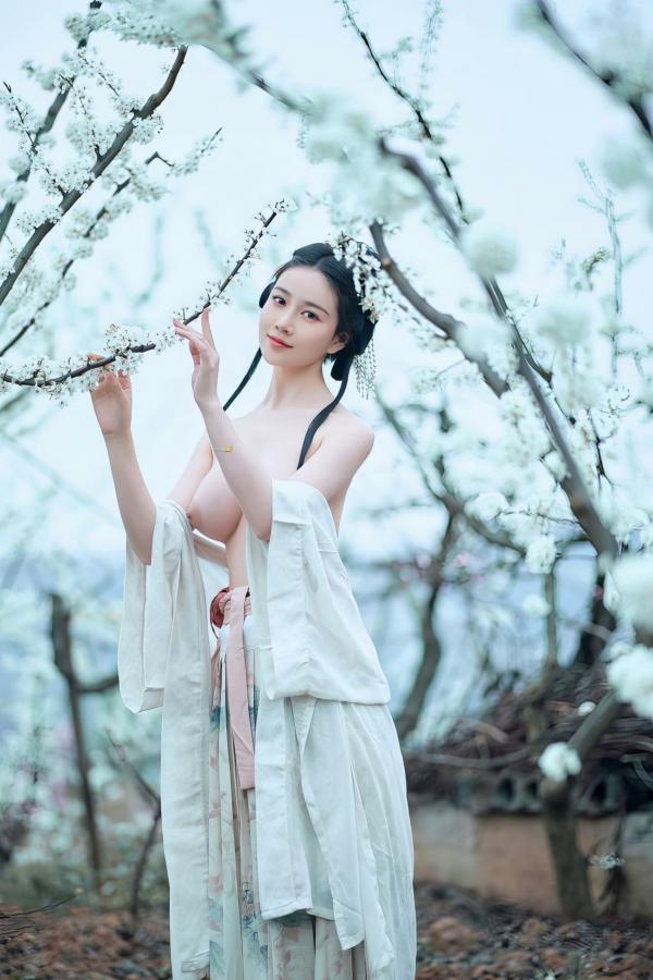 年年Nnian 年年  年年-三月榕：唯美古风汉服繁花写真，灵动出尘的气质女神，清新脱俗的私房大作第16张图片