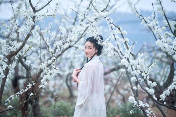 年年Nnian 年年  年年-三月榕：唯美古风汉服繁花写真，灵动出尘的气质女神，清新脱俗的私房大作第23张图片
