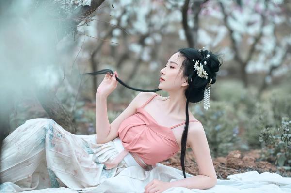 年年Nnian 年年  年年-三月榕：唯美古风汉服繁花写真，灵动出尘的气质女神，清新脱俗的私房大作第25张图片