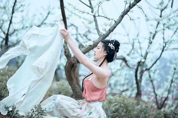 年年Nnian 年年  年年-三月榕：唯美古风汉服繁花写真，灵动出尘的气质女神，清新脱俗的私房大作第27张图片