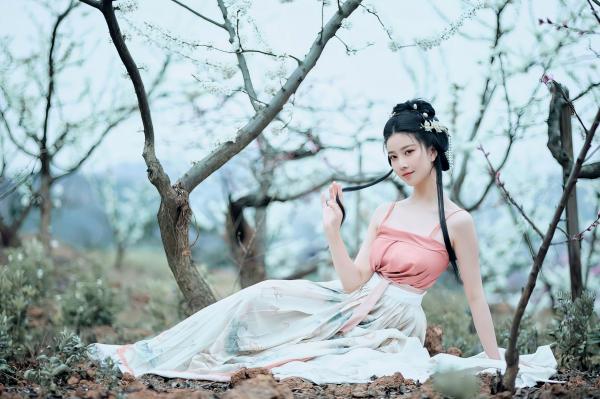 年年Nnian 年年  年年-三月榕：唯美古风汉服繁花写真，灵动出尘的气质女神，清新脱俗的私房大作第31张图片