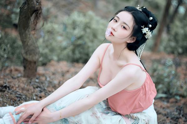 年年Nnian 年年  年年-三月榕：唯美古风汉服繁花写真，灵动出尘的气质女神，清新脱俗的私房大作第32张图片
