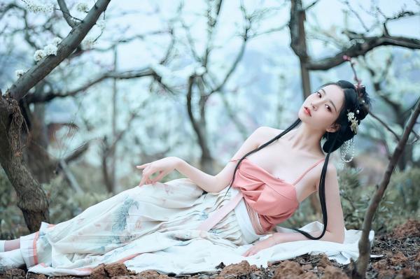 年年Nnian 年年  年年-三月榕：唯美古风汉服繁花写真，灵动出尘的气质女神，清新脱俗的私房大作第35张图片