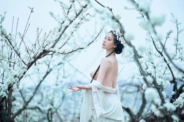 年年Nnian 年年  年年-三月榕：唯美古风汉服繁花写真，灵动出尘的气质女神，清新脱俗的私房大作第48张图片