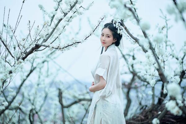 年年Nnian 年年  年年-三月榕：唯美古风汉服繁花写真，灵动出尘的气质女神，清新脱俗的私房大作第51张图片