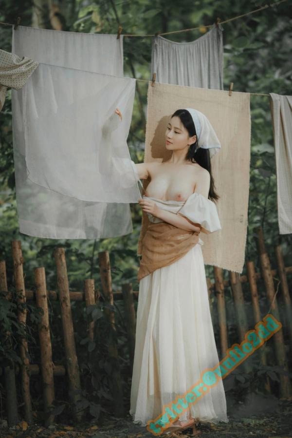年年Nnian 年年  年年-三沐三熏：户外田园复古风格，清纯农家少女与大尺度私房诱惑写真第3张图片